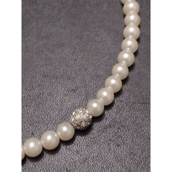 Faux pearl necklace with clear rhinestones 15.5" - Picture 9 of 11